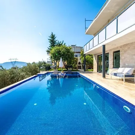 Kalkan Deniz Manzaralı Havuzlu Bahçeli Villa Kaş