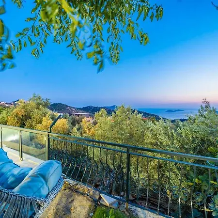 Kalkan Deniz Manzaralı Havuzlu Bahçeli