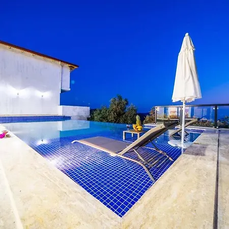Kalkan Deniz Manzaralı Havuzlu Bahçeli Villa Kaş