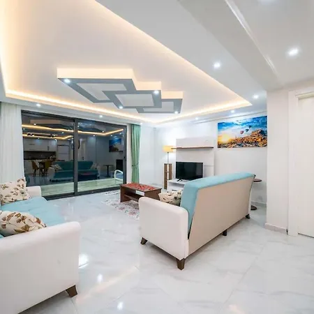Villa Kalkan Deniz Manzaralı Havuzlu Bahçeli