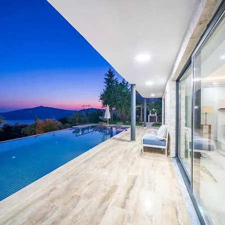 Kalkan Deniz Manzarali Havuzlu Bahceli فيلة *