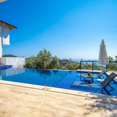 Kalkan Deniz Manzaralı Havuzlu Bahçeli Villa Kaş