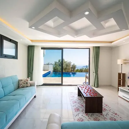 Kalkan Deniz Manzaralı Havuzlu Bahçeli