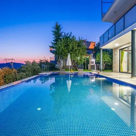Kalkan Deniz Manzaralı Havuzlu Bahçeli