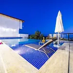 Kalkan Deniz Manzarali Havuzlu Bahceli 빌라 카스