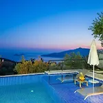 Kalkan Deniz Manzarali Havuzlu Bahceli 빌라