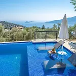 Kalkan Deniz Manzarali Havuzlu Bahceli 빌라