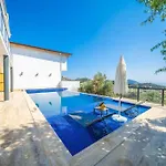 Kalkan Deniz Manzarali Havuzlu Bahceli 카스