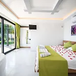 Kalkan Deniz Manzarali Havuzlu Bahceli 빌라