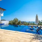 Kalkan Deniz Manzarali Havuzlu Bahceli 빌라 카스