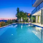 Kalkan Deniz Manzarali Havuzlu Bahceli