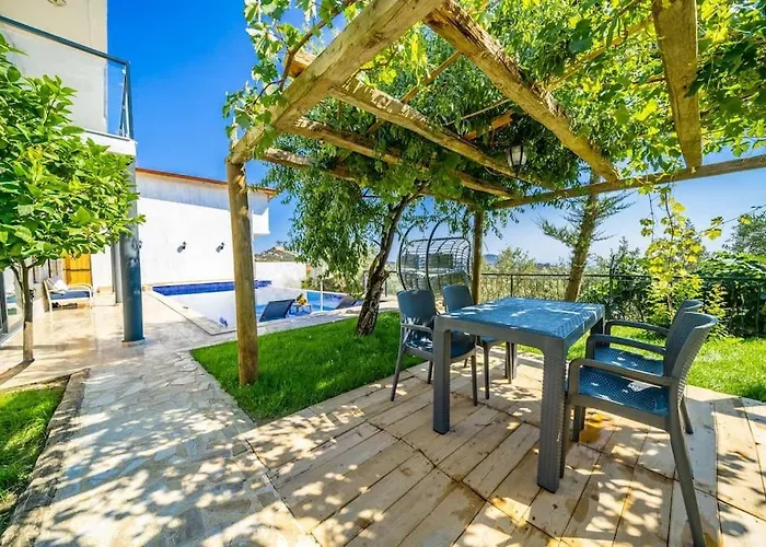 Villa Kalkan Deniz Manzaralı Havuzlu Bahçeli