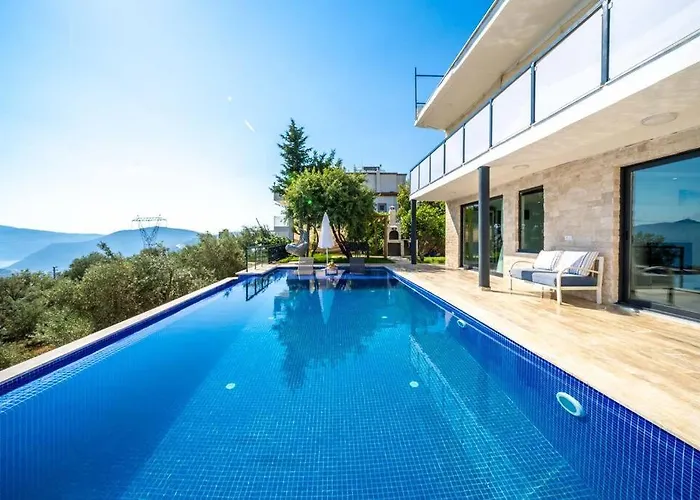 Kalkan Deniz Manzaralı Havuzlu Bahçeli Villa Kaş