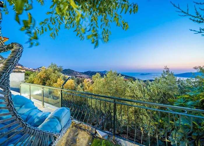 Kalkan Deniz Manzaralı Havuzlu Bahçeli