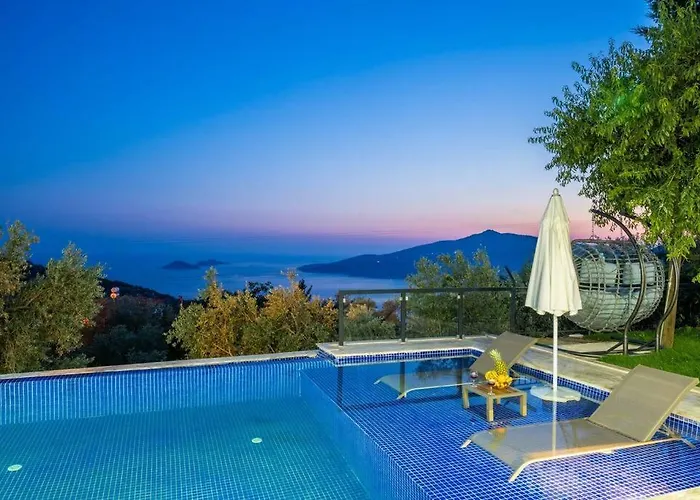 Kalkan Deniz Manzaralı Havuzlu Bahçeli Villa