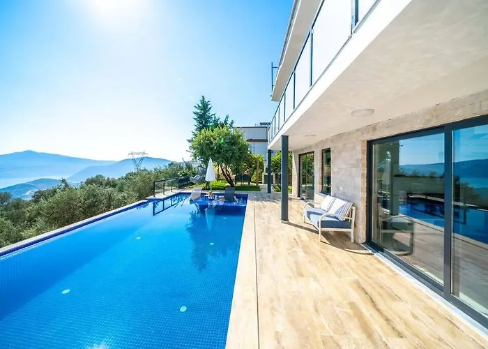 Kalkan Deniz Manzaralı Havuzlu Bahçeli