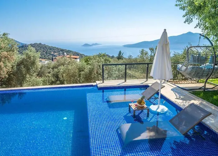 Kalkan Deniz Manzaralı Havuzlu Bahçeli Villa