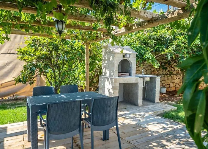 Kalkan Deniz Manzaralı Havuzlu Bahçeli