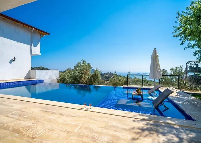 Kalkan Deniz Manzaralı Havuzlu Bahçeli Villa Kaş