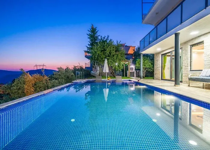 Kalkan Deniz Manzaralı Havuzlu Bahçeli